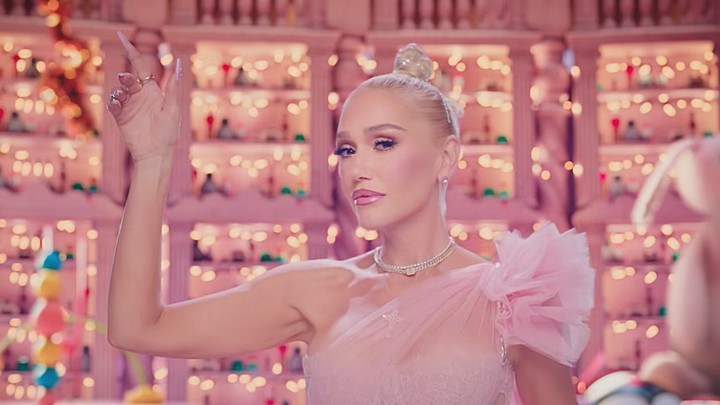 Gwen Stefani - Shake The Snow Globe